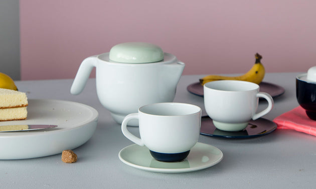 Tea Pot / White/Dark Blue