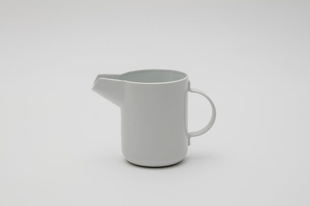 Pitcher / White