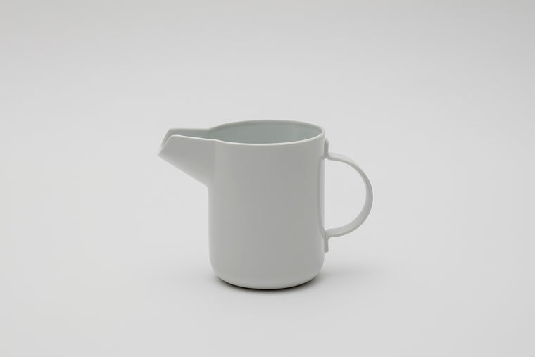 Pitcher / White