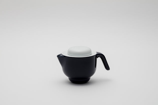 Tea Pot / White/Dark Blue