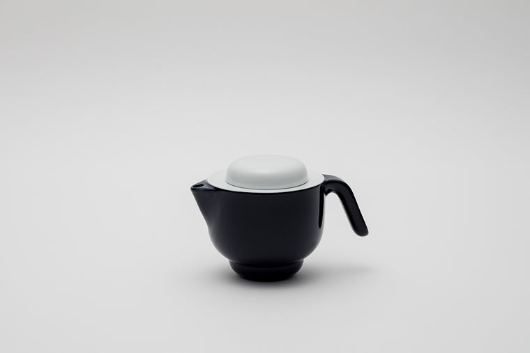 Tea Pot / White/Dark Blue