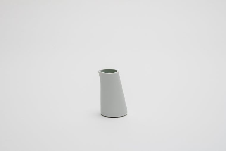 Pitcher S / White